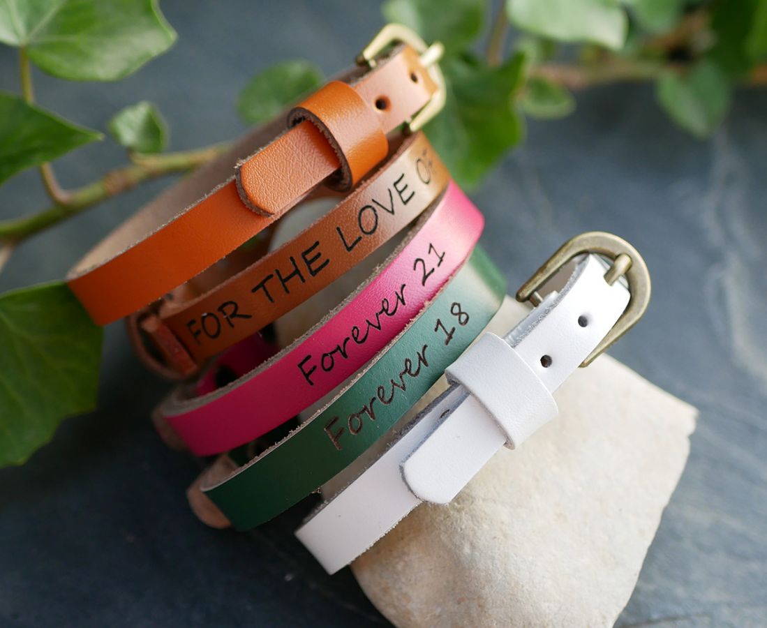 Gegraveerde lederen armband enkele draai te personaliseren gemengde volwassen kind
