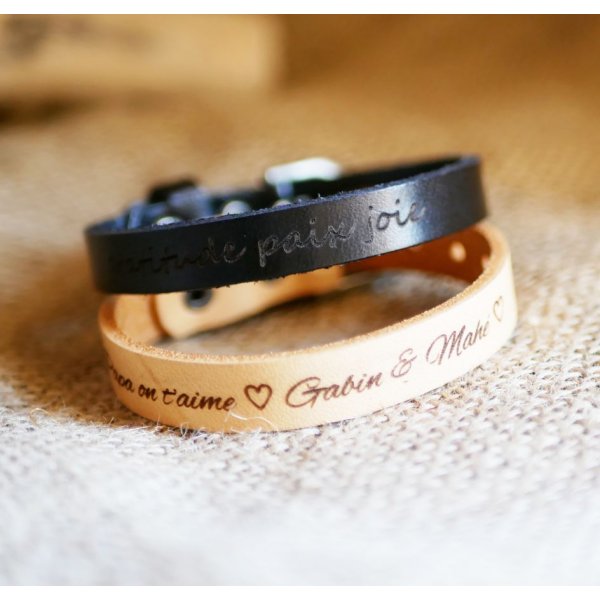 Gegraveerde lederen armband met zilveren gesp te personaliseren door gravure