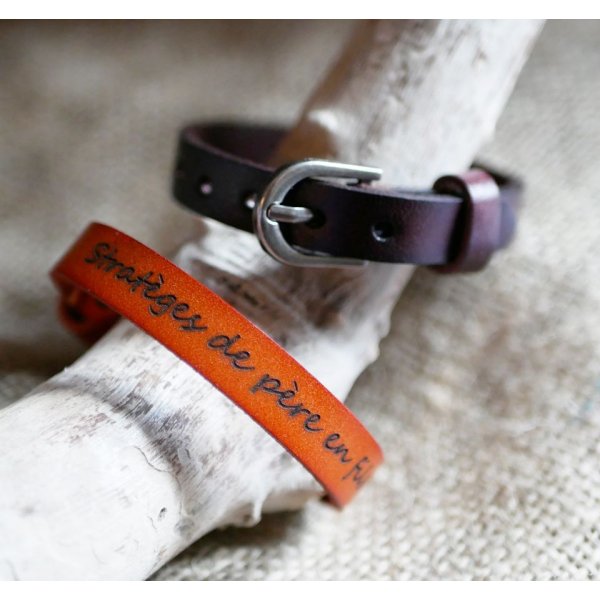 Gegraveerde lederen armband met zilveren gesp te personaliseren door gravure