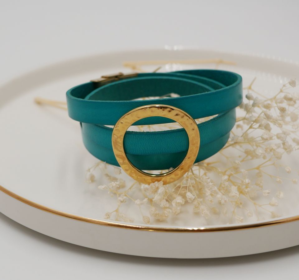 Lederen armband met grote gouden ring, aanpasbaar voor 3 polsen