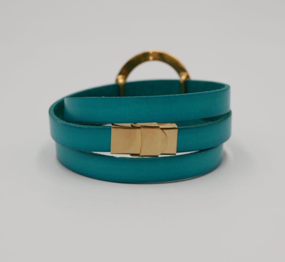 Lederen armband met grote gouden ring, aanpasbaar voor 3 polsen