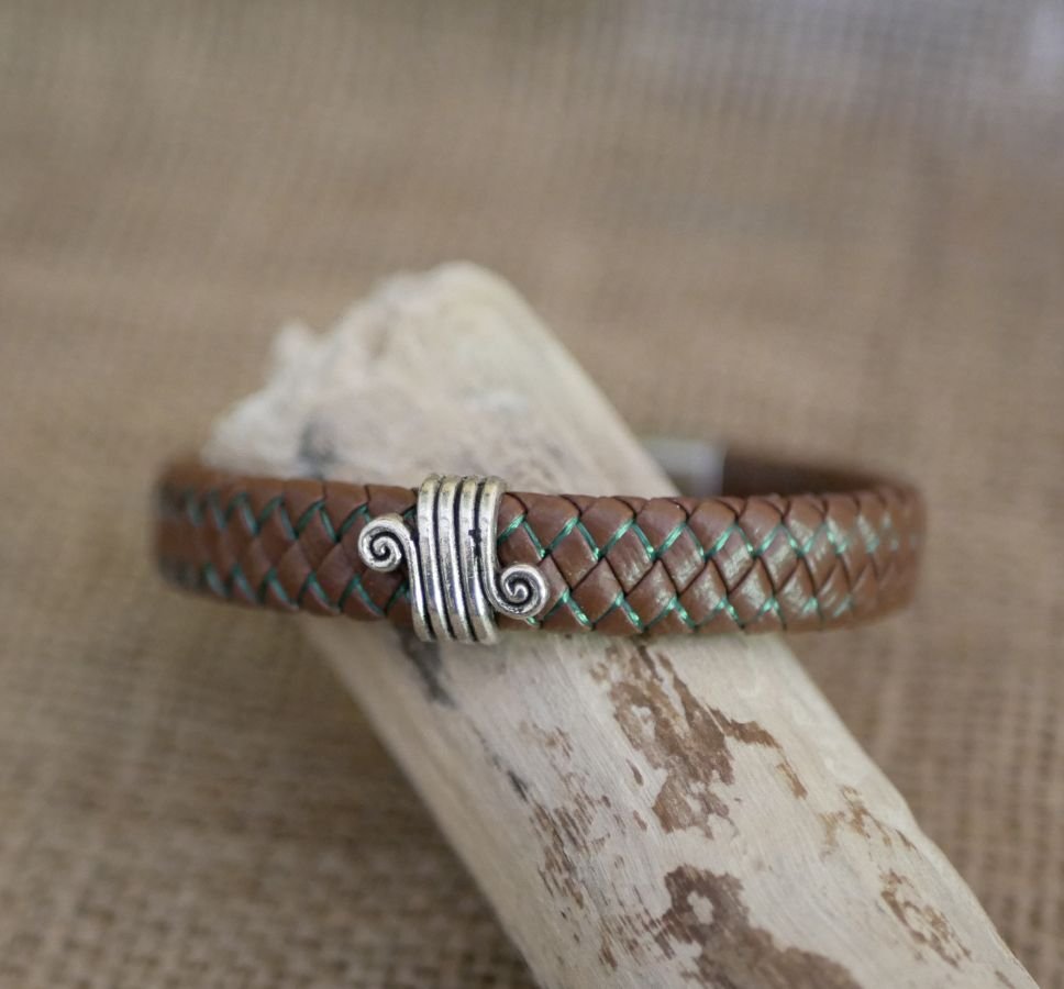 Armband bruin leer gevlochten man sluiting geborsteld staal magnetisch