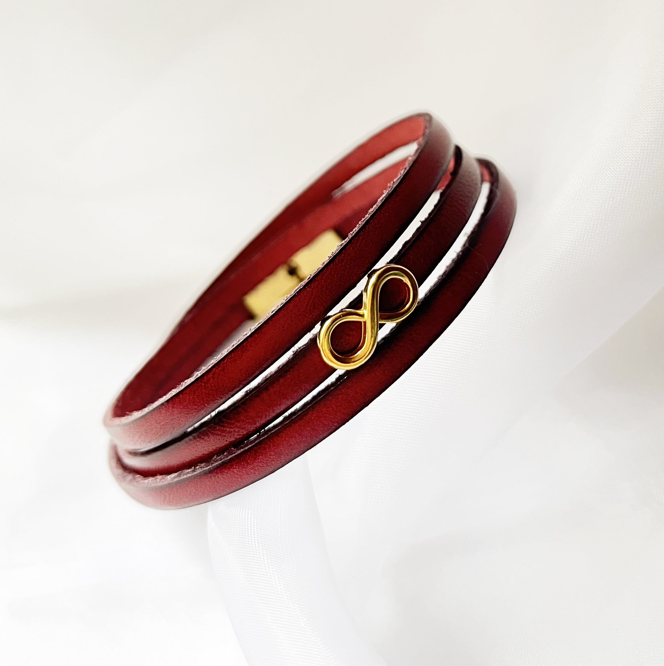 Bracelet cuir multi-tours personnalisable d&eacute;cor dor&eacute; infini ou plume 