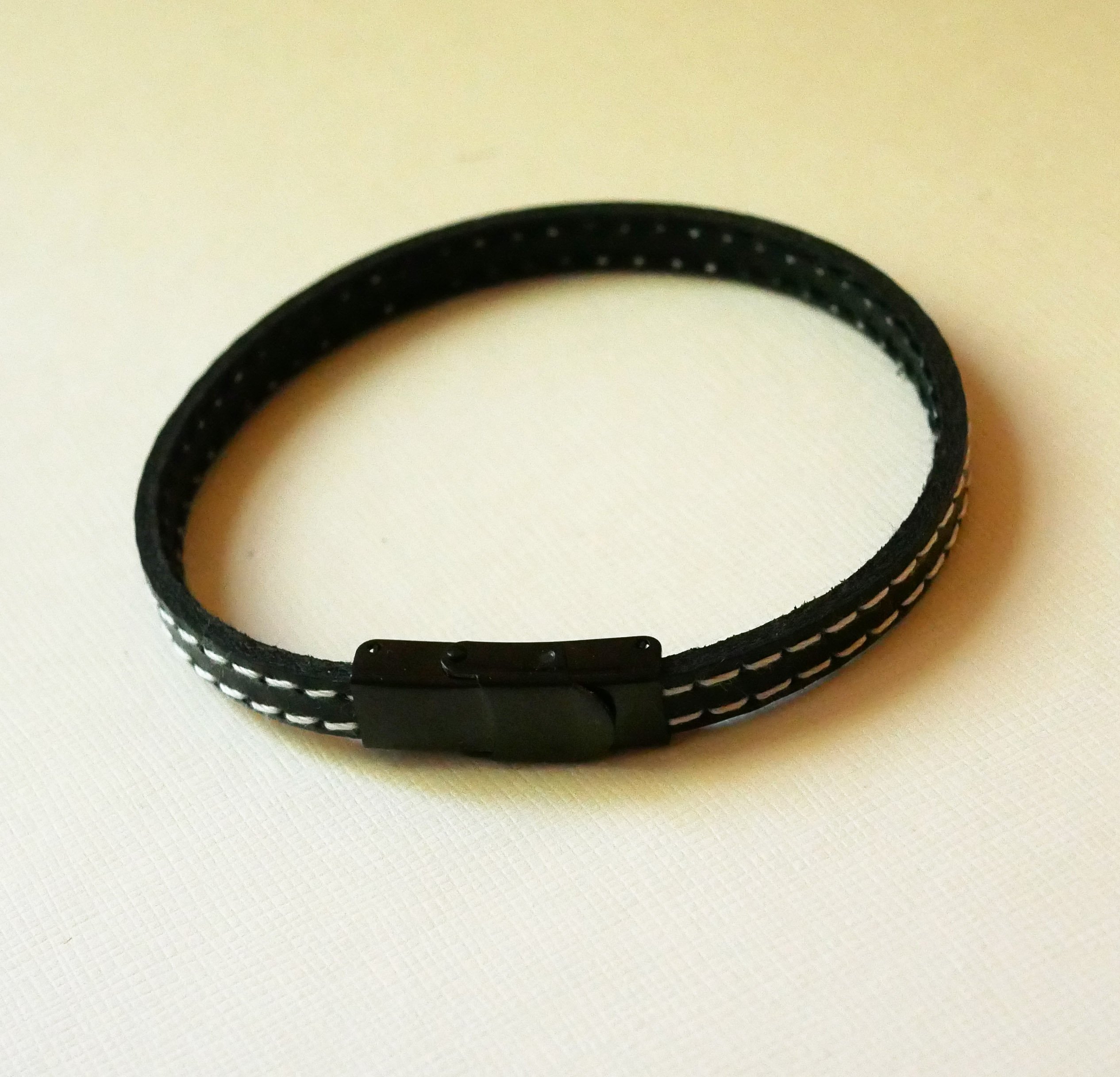 Zwarte leren riem met dubbele witte stiksels Verstelbare tailleband