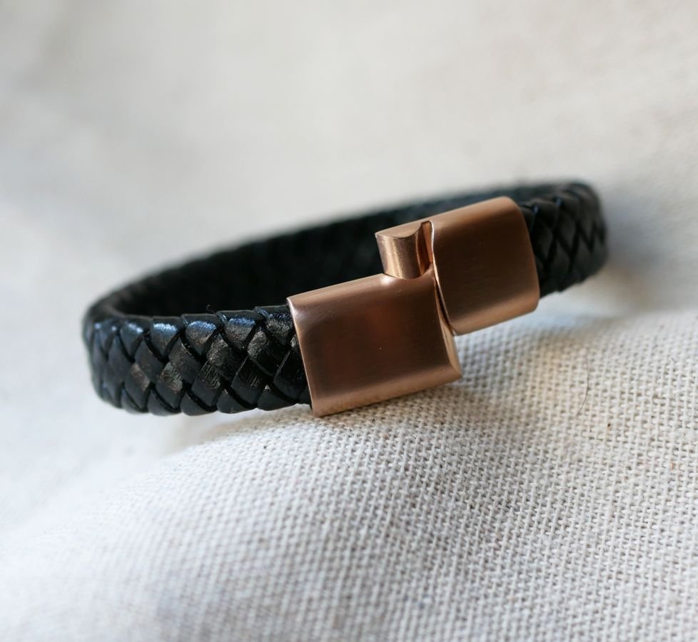 Zwarte lederen armband met magnetische Rose Gold stalen sluiting
