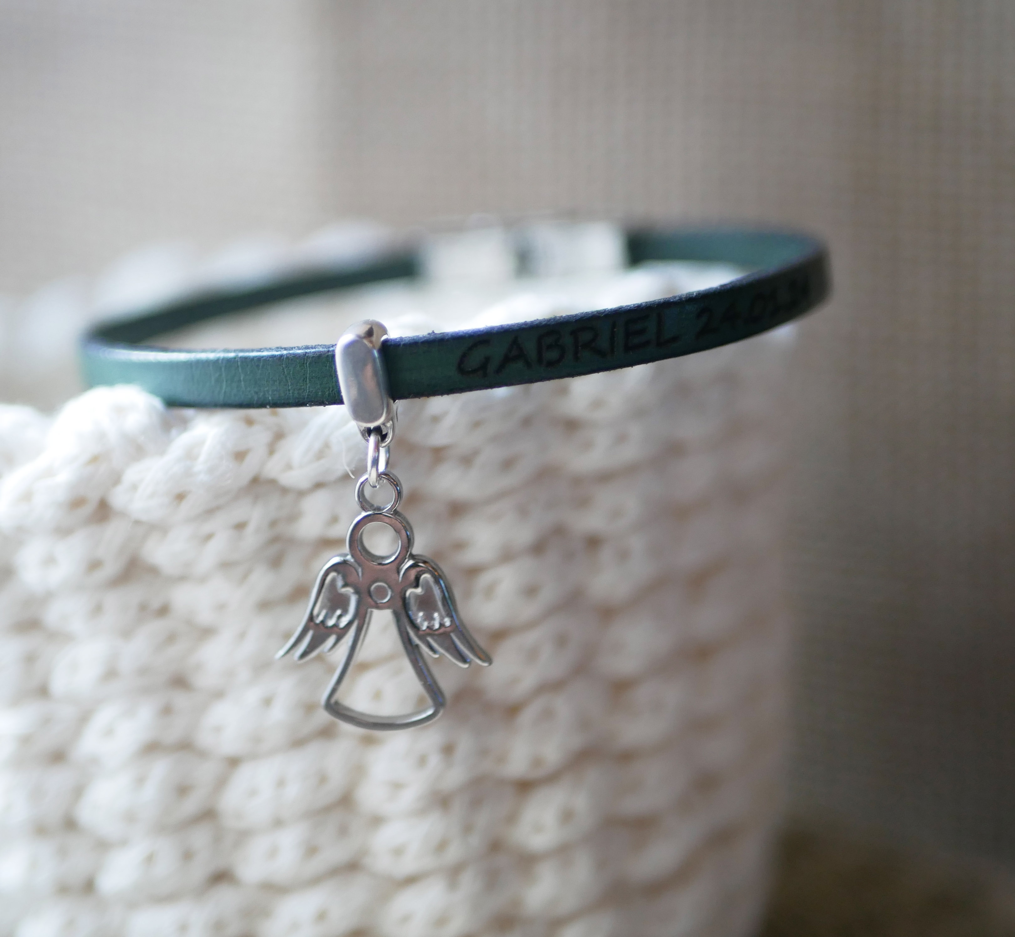 Leren armband met hanger naar keuze, aanpasbaar door gravure