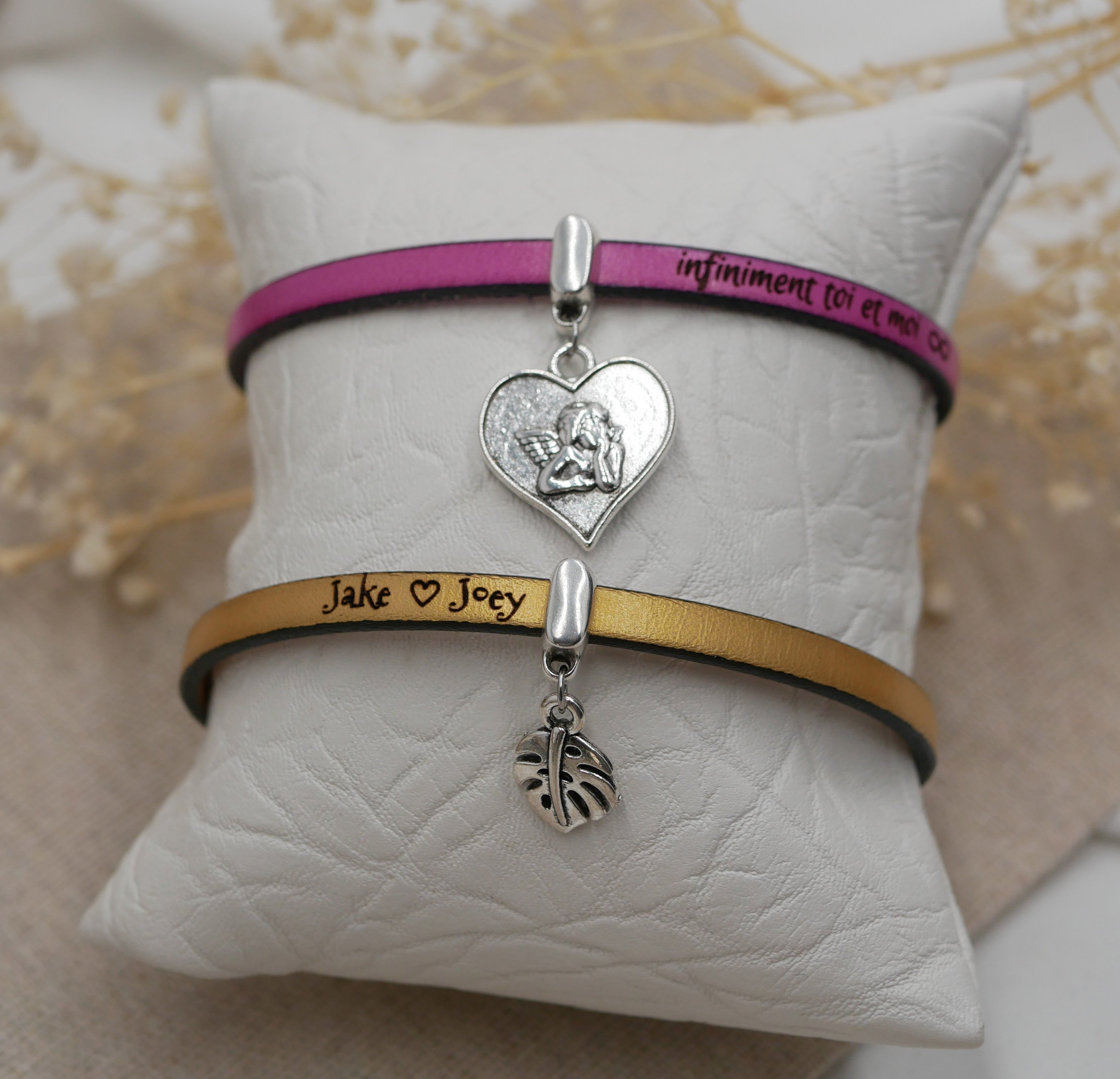 Leren armband met hanger naar keuze, aanpasbaar door gravure