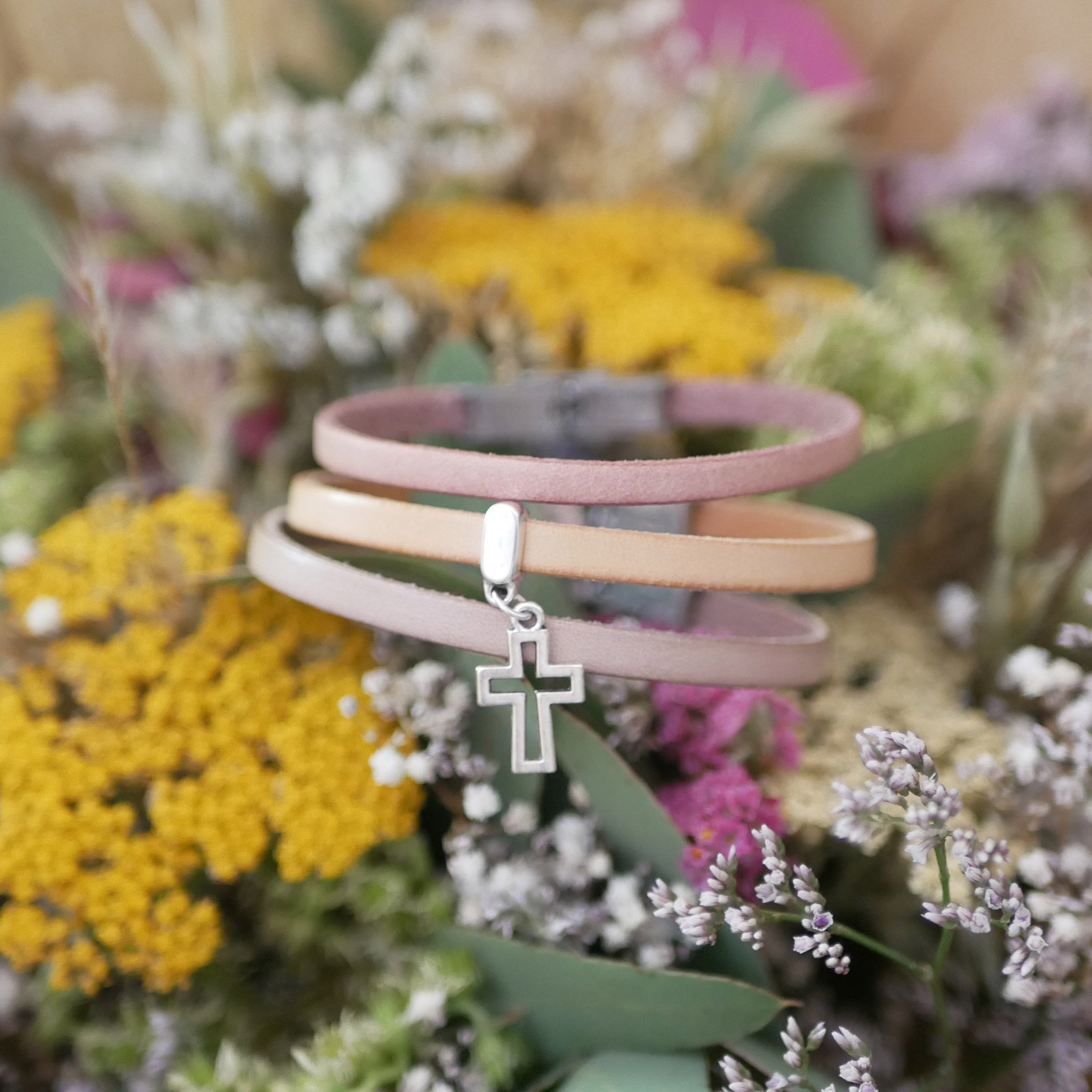 Leren armband met hanger naar keuze, aanpasbaar door gravure