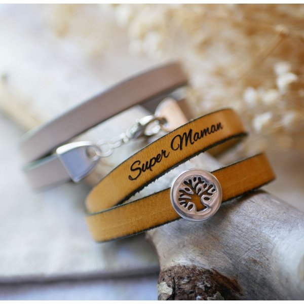 Gepersonaliseerde lederen armband versierd met een levensboom cabochon