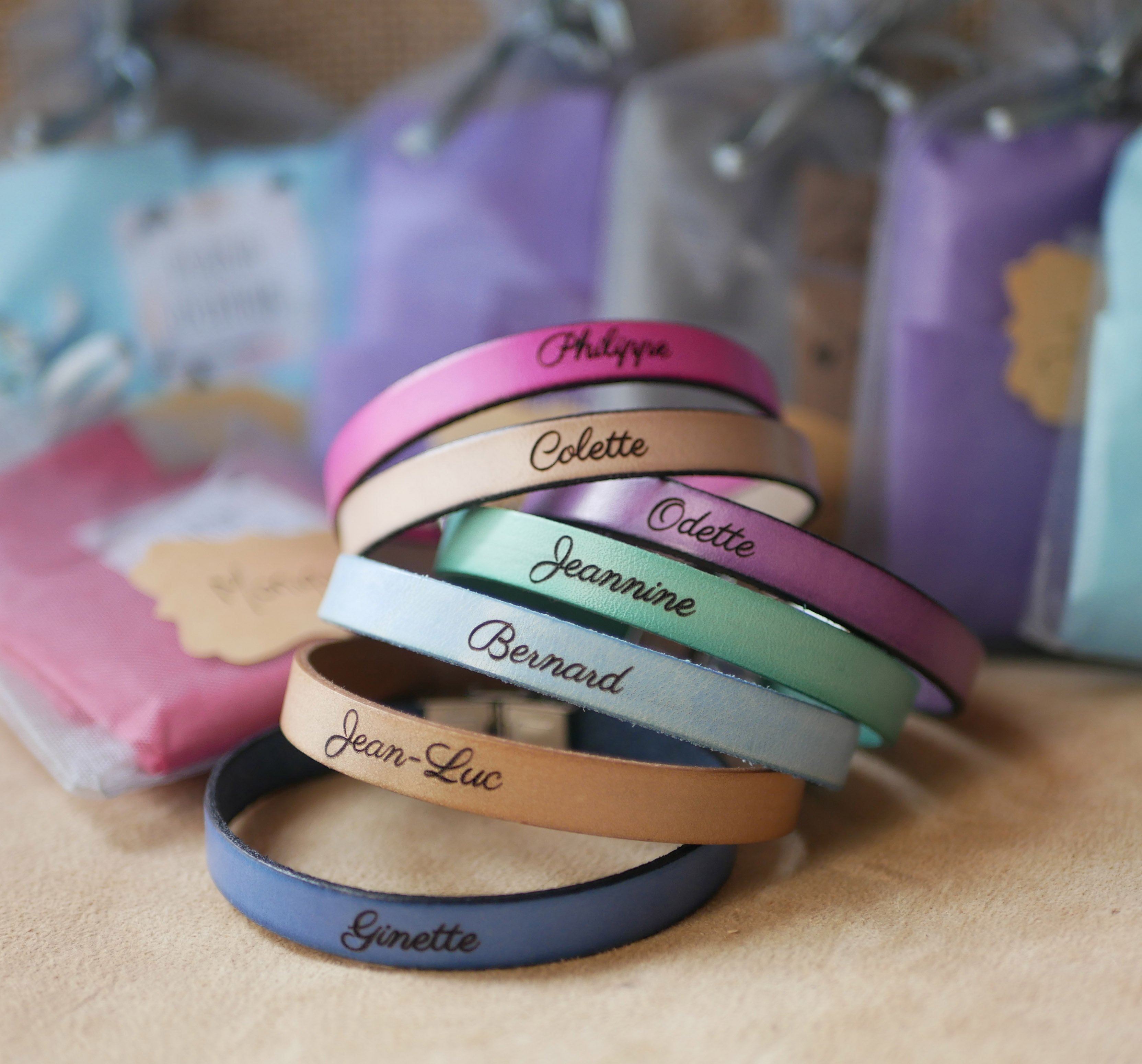Gepersonaliseerde lederen armband voor mannen of vrouwen gegraveerd met namen of boodschap