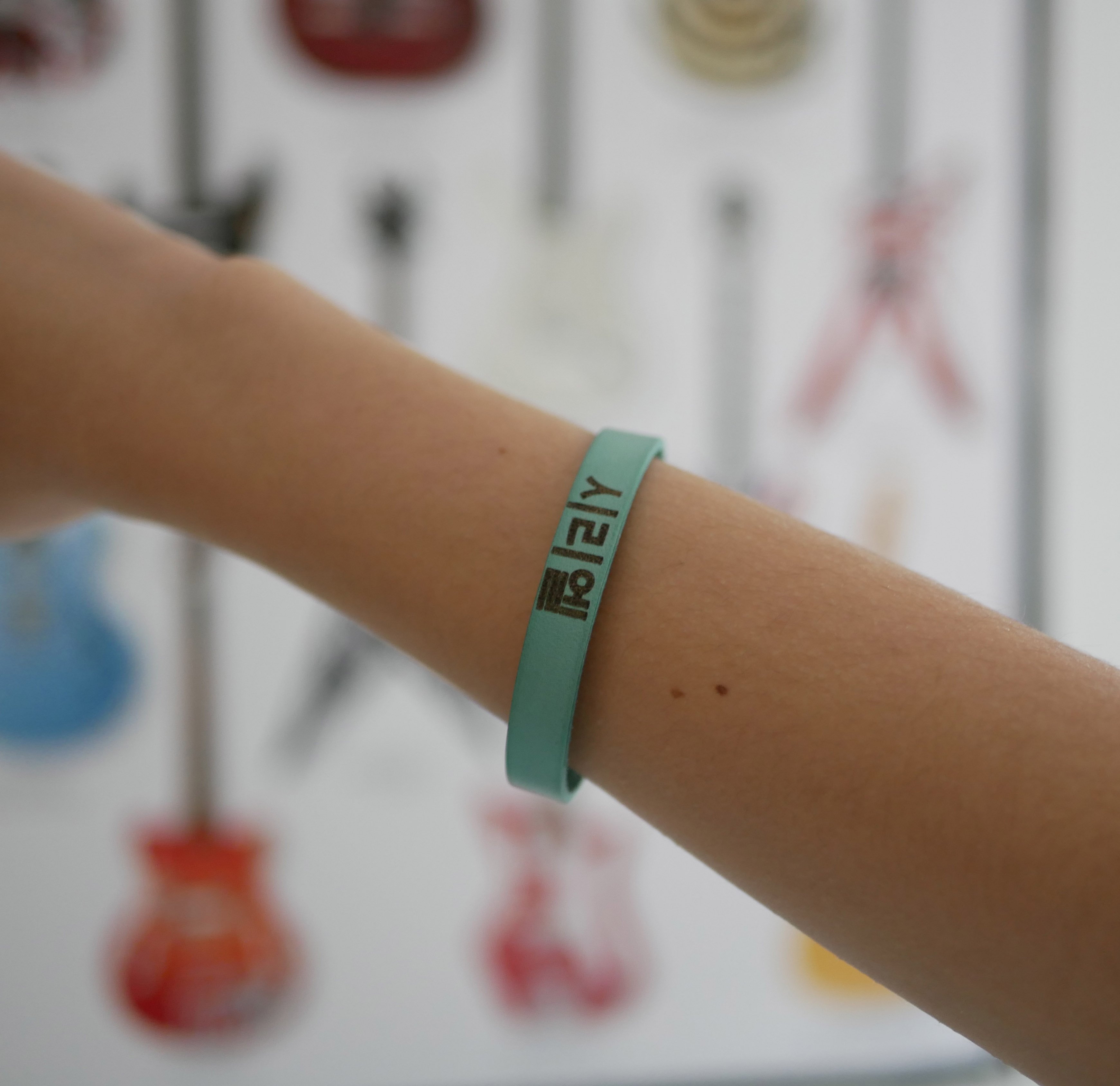 Koreaanse kpop fan naamarmband in leer om te personaliseren