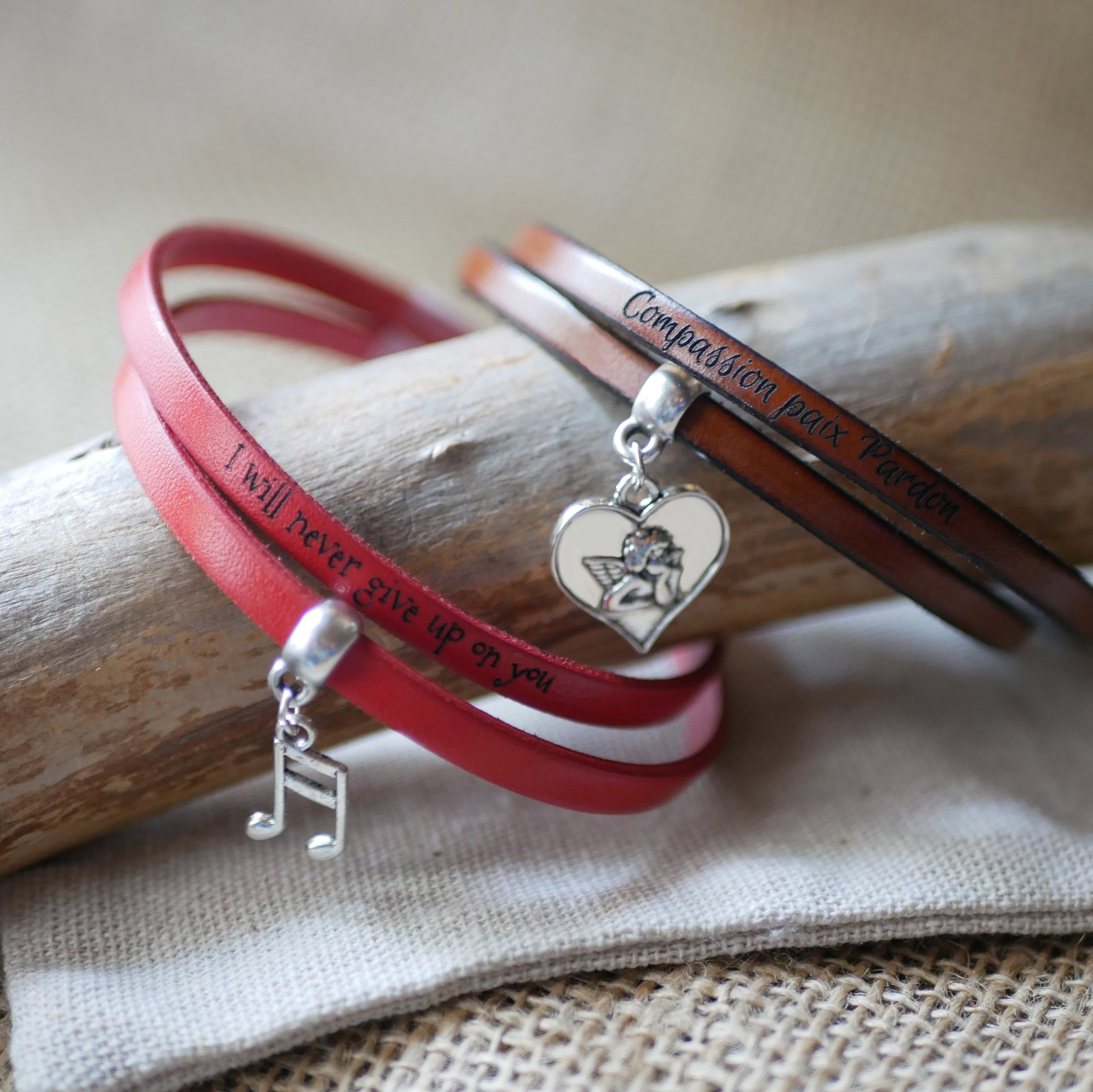 2-draads leren armband met graveerbaar bedeltje