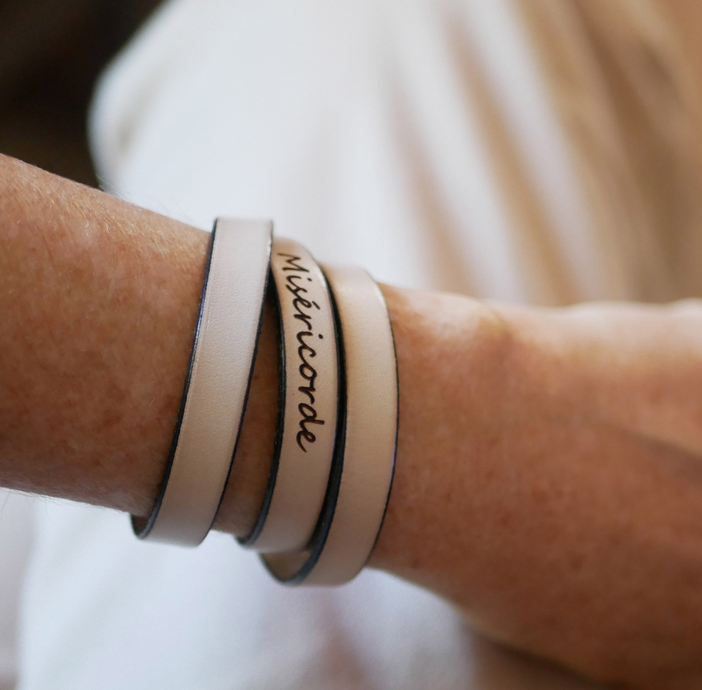 Lederen armband triple draait man of vrouw te worden gepersonaliseerd verstelbare sluiting