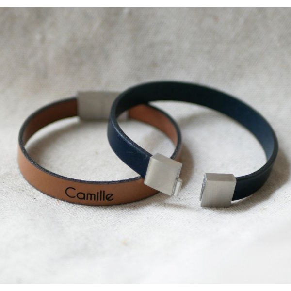 Lederen armband te personaliseren door gravure elegante magnetische sluiting