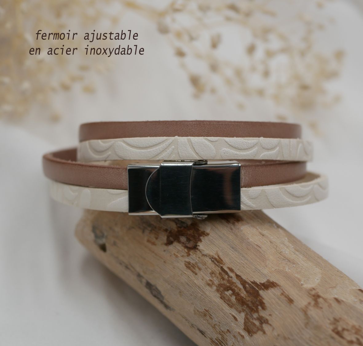 Dubbele lederen armband wit met reliëf en kleur naar keuze te personaliseren door gravure