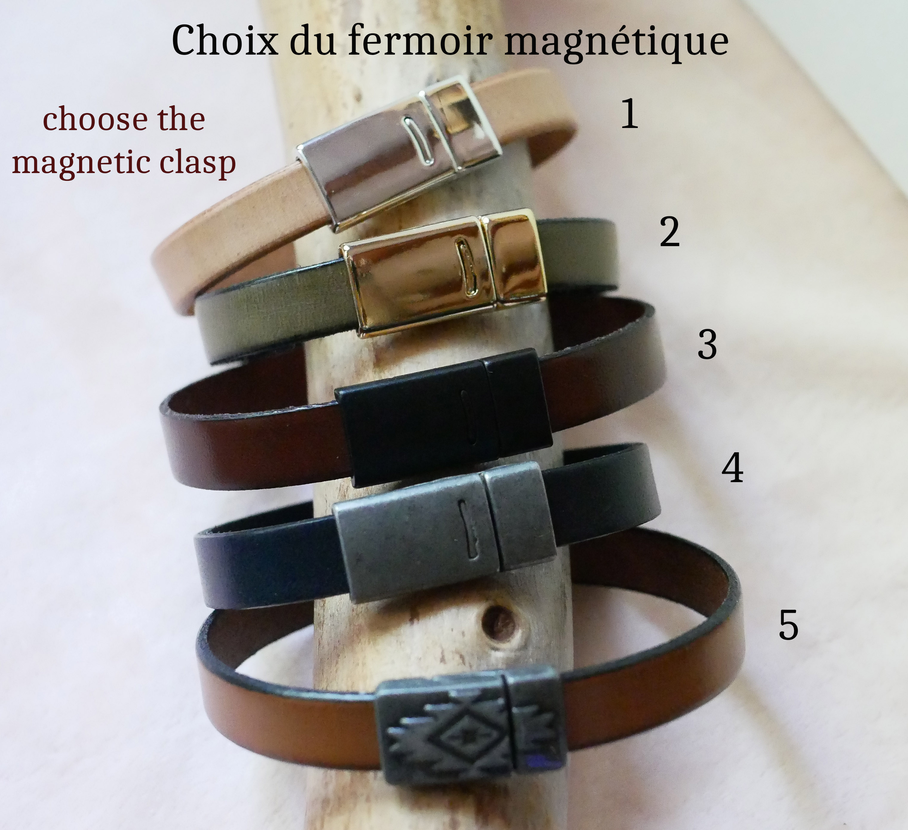 Blauwe dubbel gestikte leren band met magnetische sluiting