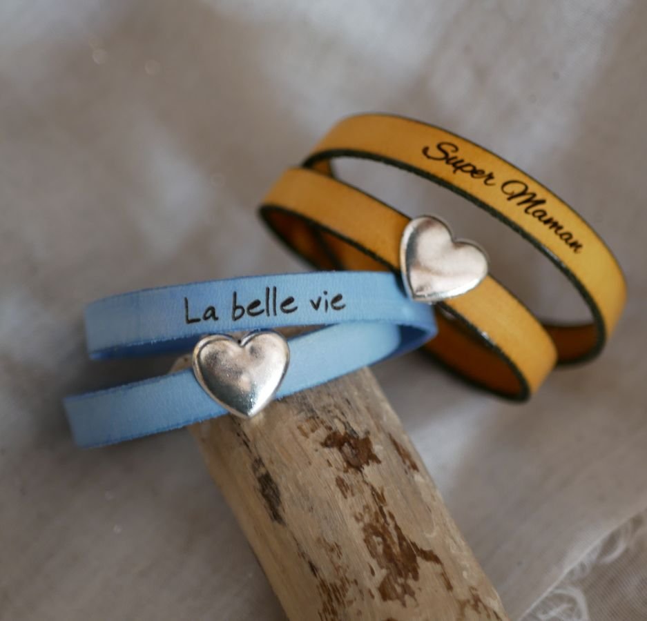 Dubbele lederen armband met zilveren hart ontwerp, uw woorden kunnen worden gegraveerd
