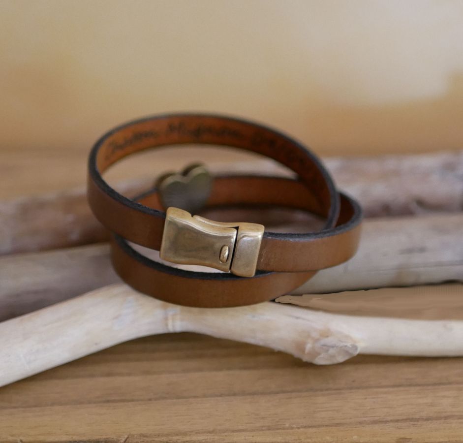 Dubbele lederen en bronzen hart armband, mogelijke gravure van uw woorden