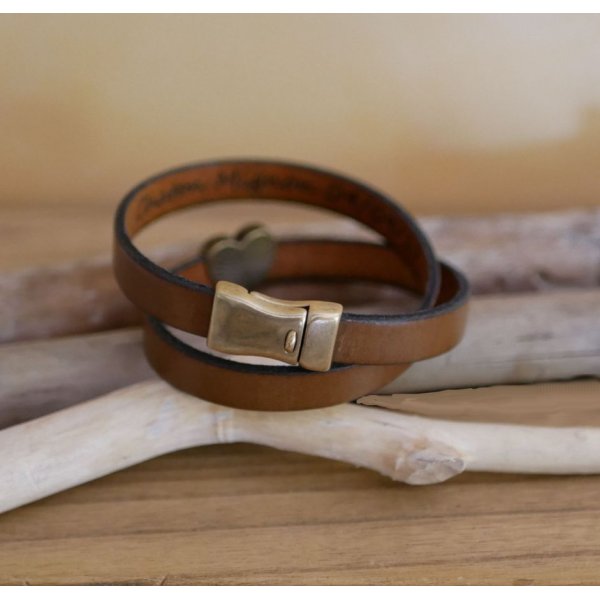 Dubbele lederen en bronzen hart armband, mogelijke gravure van uw woorden