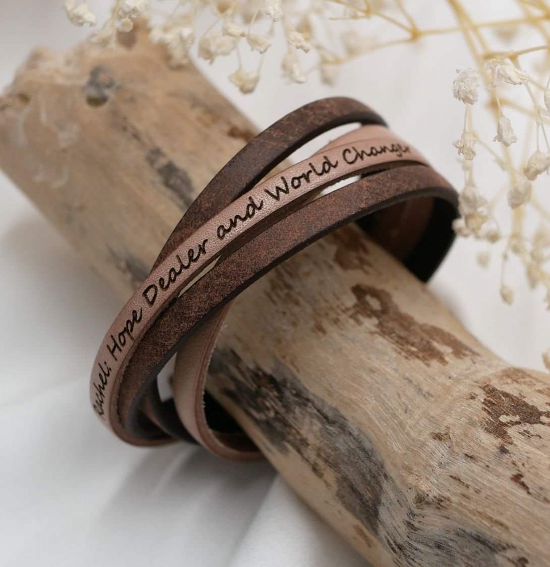 Dubbele lederen armband vintage bruin en een kleur naar keuze te personaliseren door gravure
