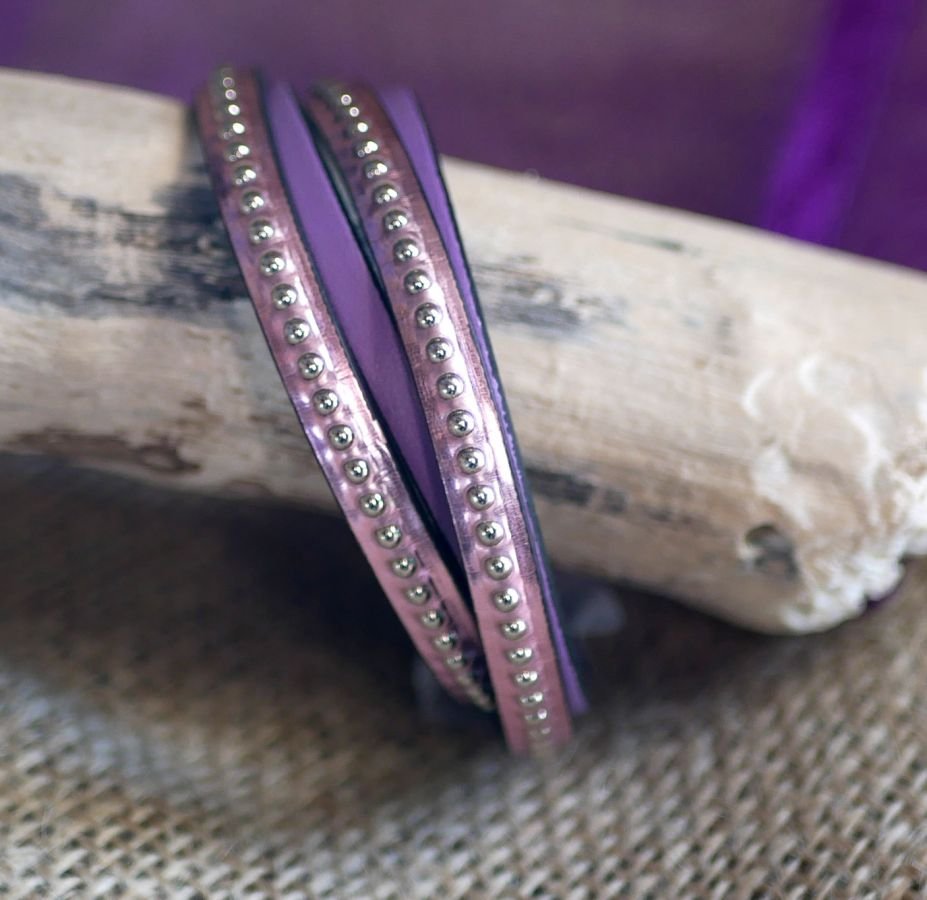 Gepersonaliseerde dubbele lederen armband met roze gravure 
