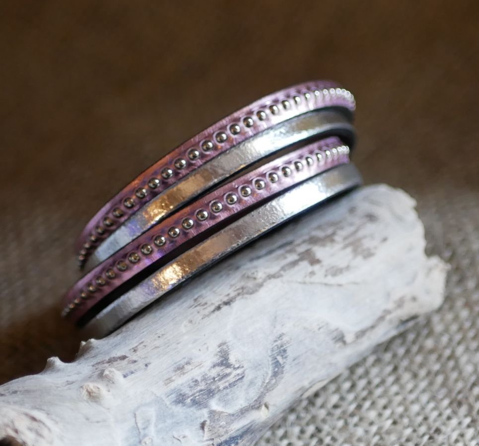 Gepersonaliseerde dubbele lederen armband met roze gravure 