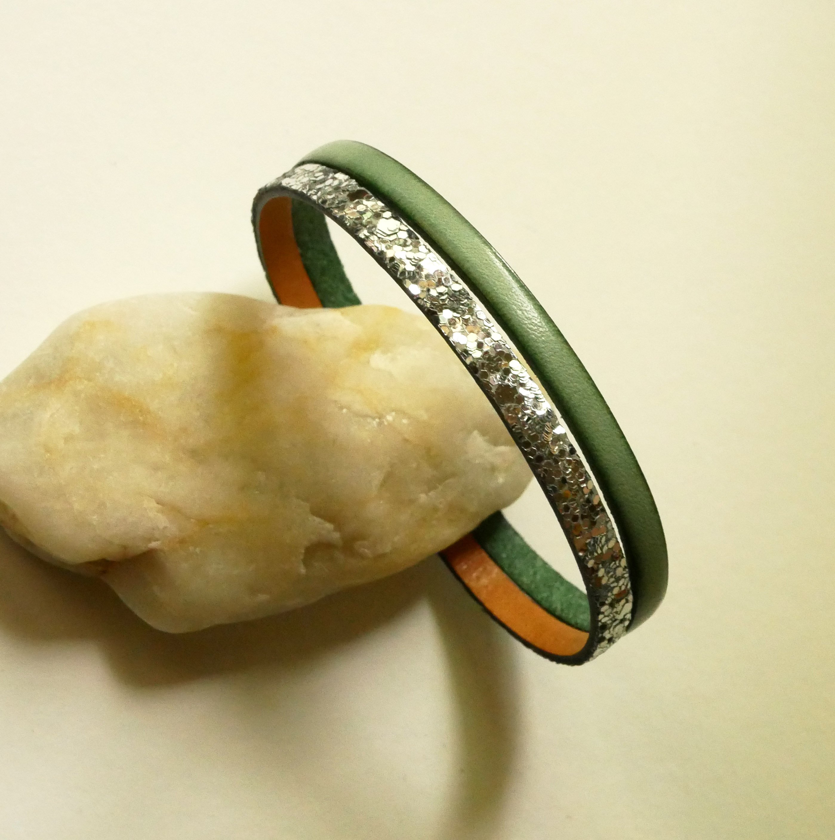 Leren duo armband in zilver en kleur naar keuze