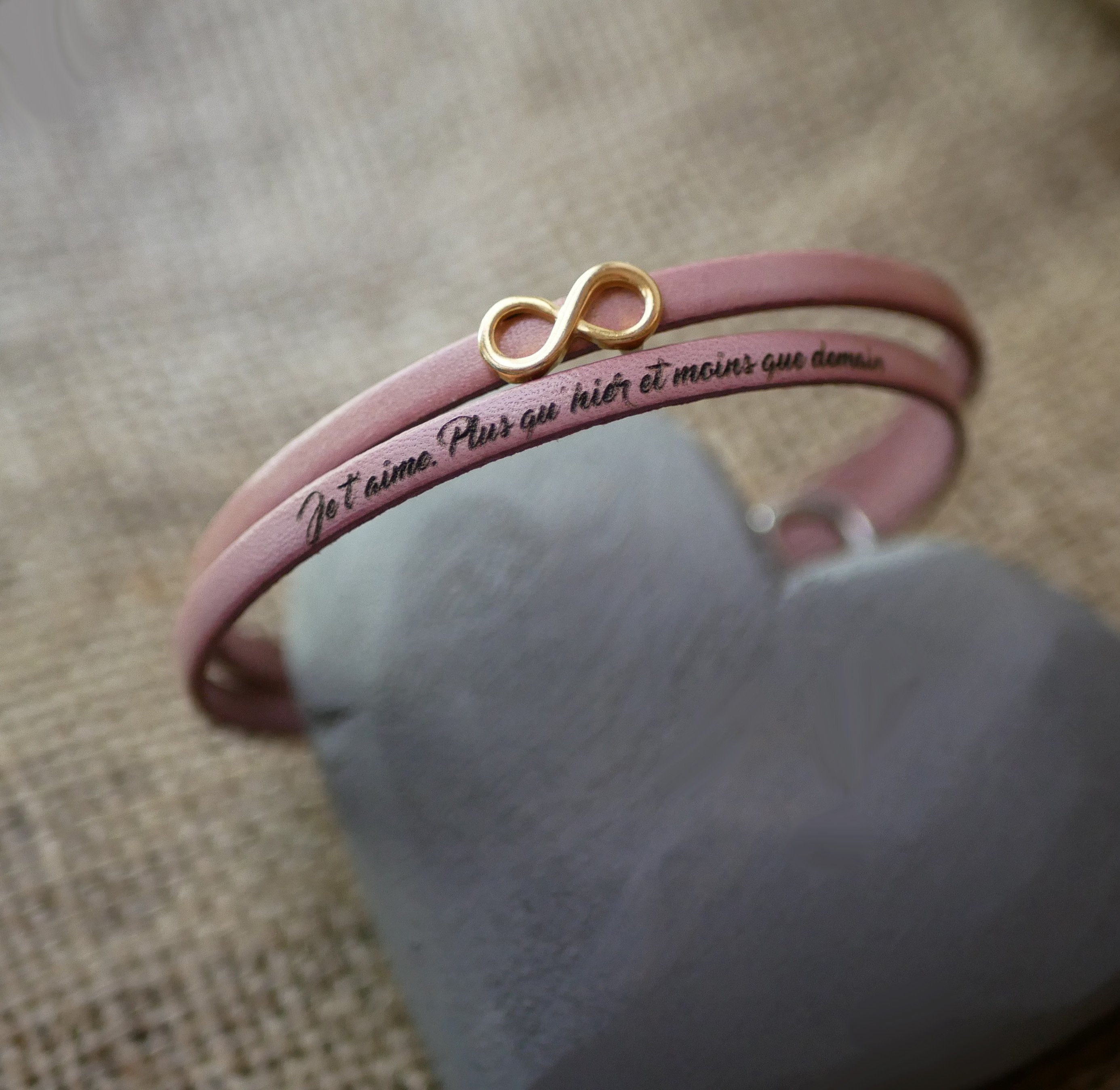 Gouden infinity symbool leren duo armband om te personaliseren  