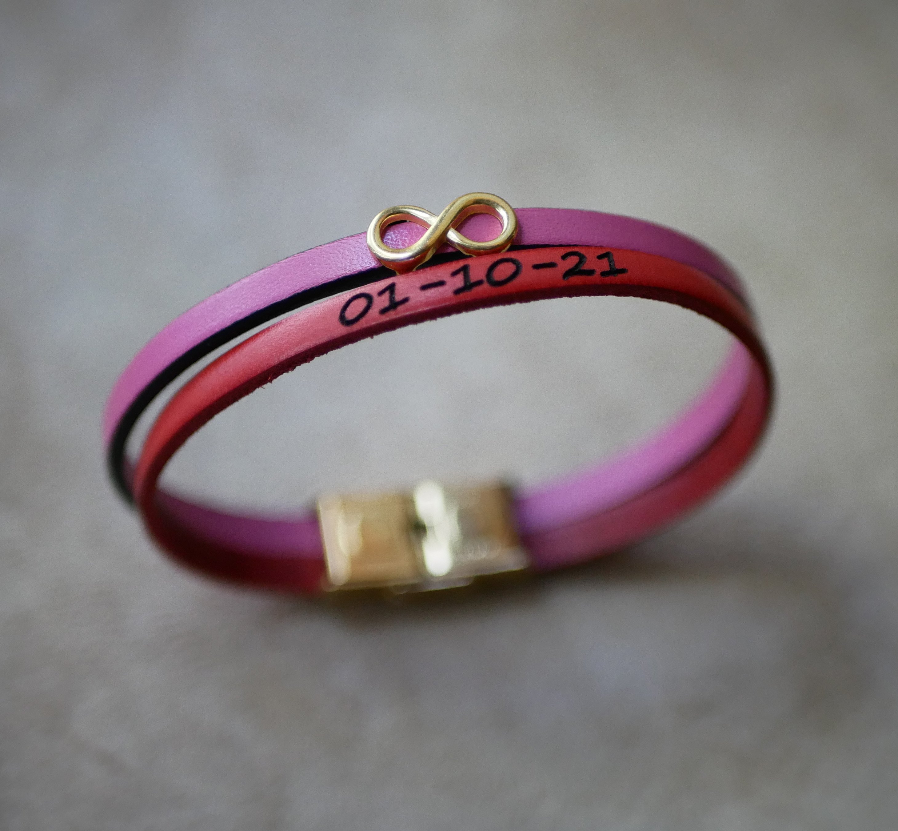 Gouden infinity symbool leren duo armband om te personaliseren  