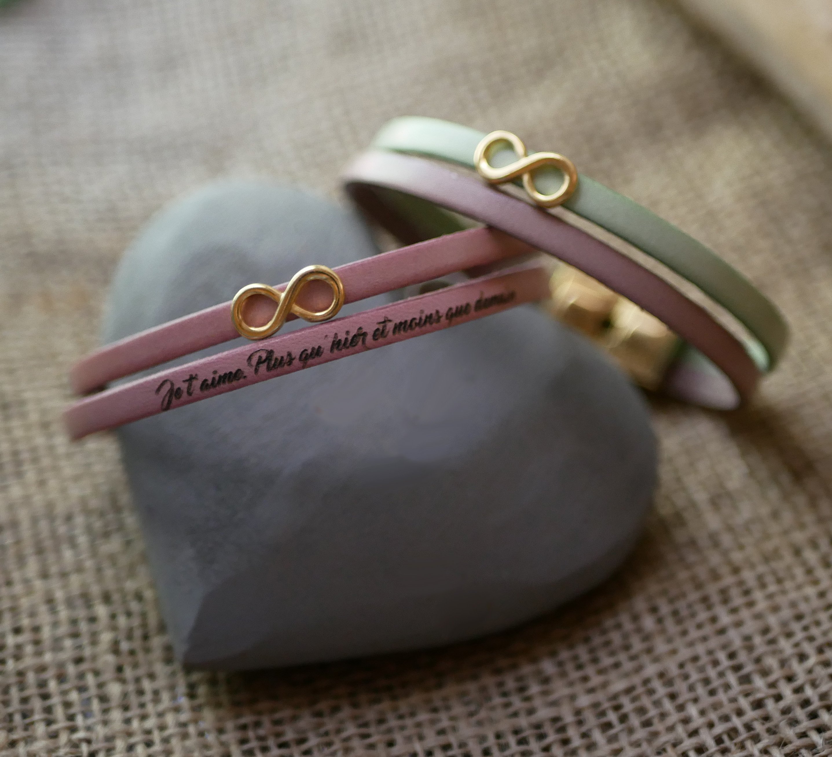 Gouden infinity symbool leren duo armband om te personaliseren  
