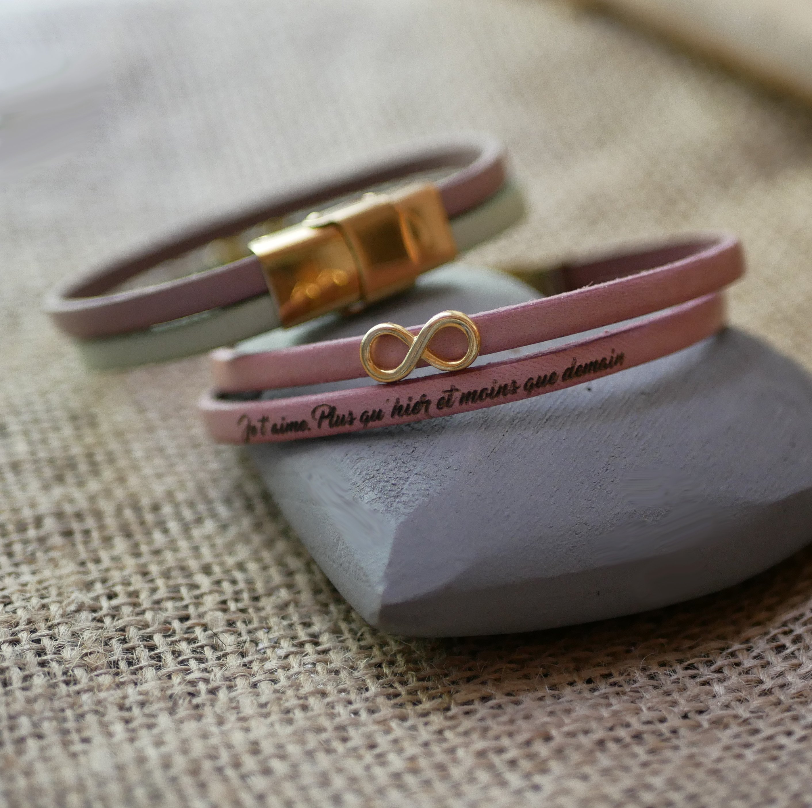 Gouden infinity symbool leren duo armband om te personaliseren  
