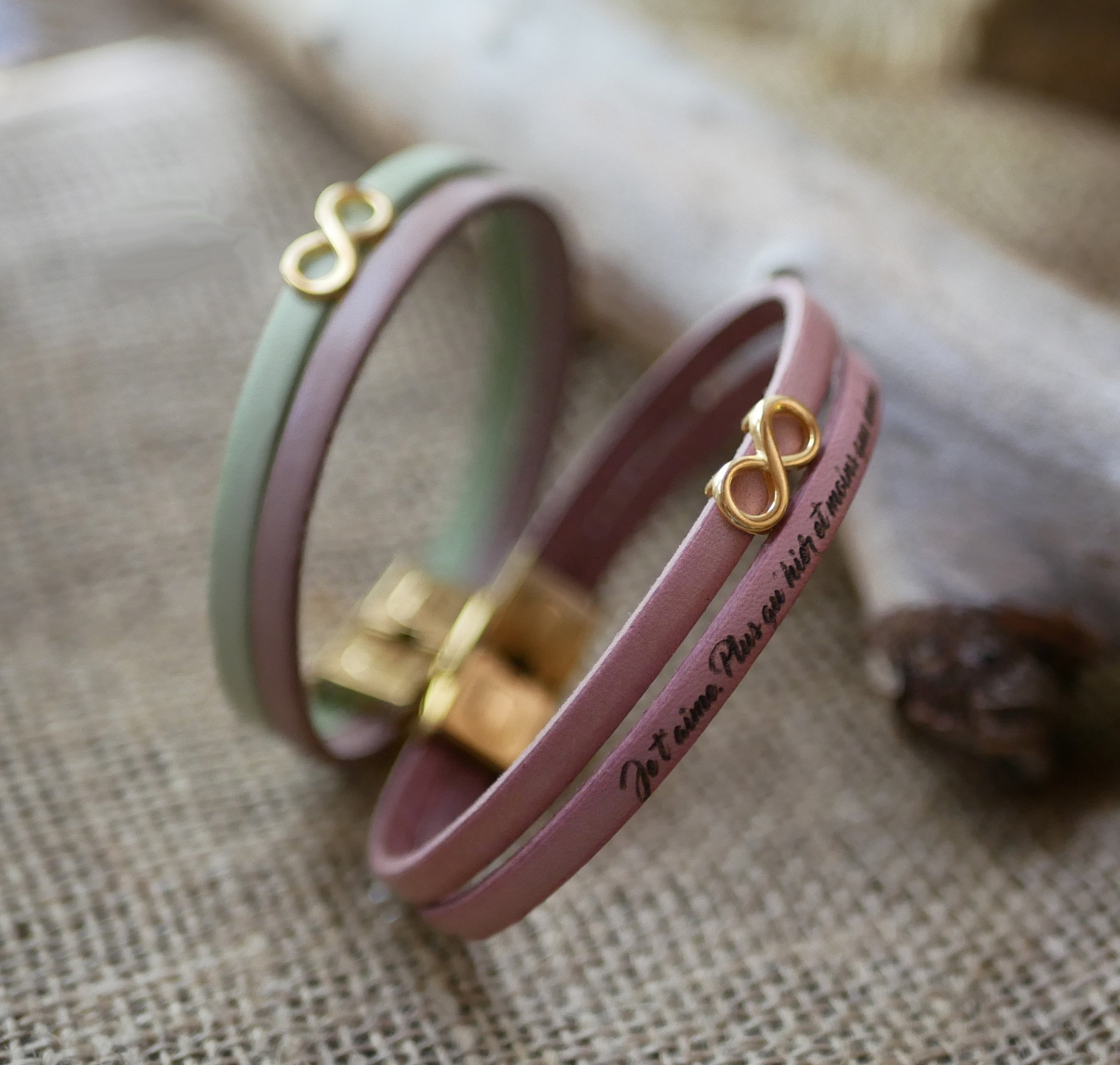 Gouden infinity symbool leren duo armband om te personaliseren  