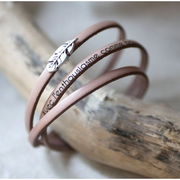 Boheemse lederen armband voor vrouwen met een veer design, 3 beurten, aanpasbaar