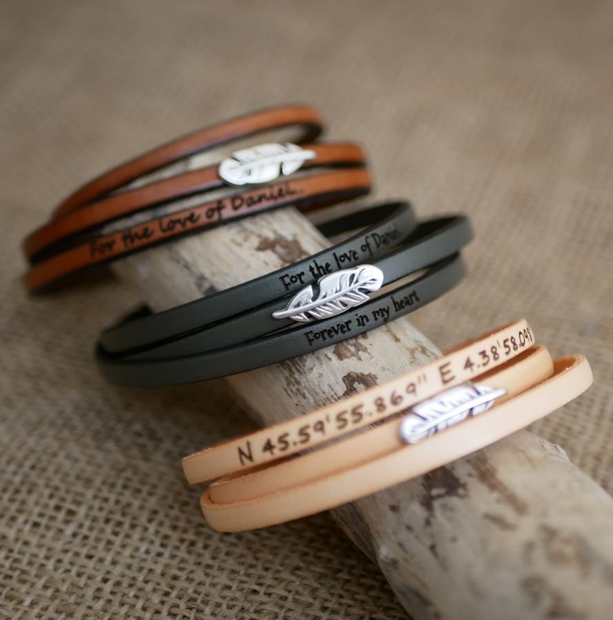 Boheemse lederen armband voor vrouwen met een veer design, 3 beurten, aanpasbaar
