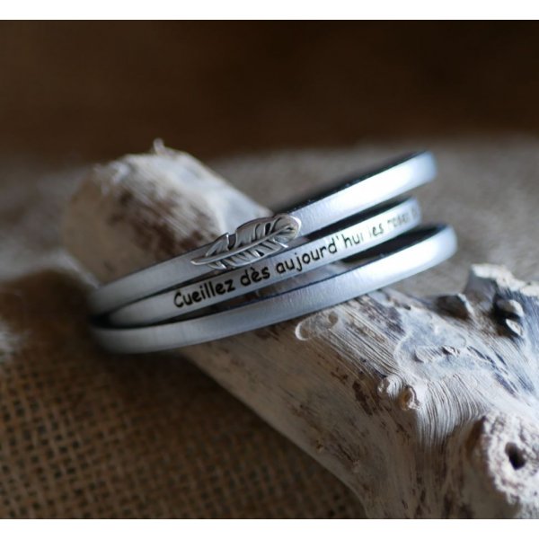 Boheemse lederen armband voor vrouwen met een veer design, 3 beurten, aanpasbaar