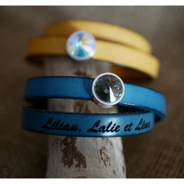 Lederen armband vrouw dubbele bochten te personaliseren versierd met een Swarovski kristal cabochon 