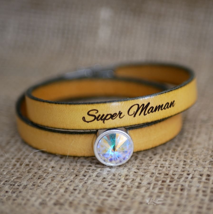 Lederen armband vrouw dubbele bochten te personaliseren versierd met een Swarovski kristal cabochon 