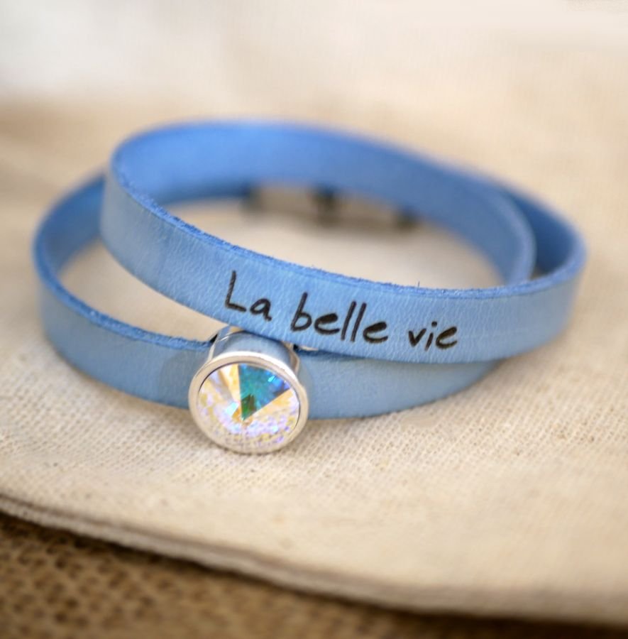 Lederen armband vrouw dubbele bochten te personaliseren versierd met een Swarovski kristal cabochon 