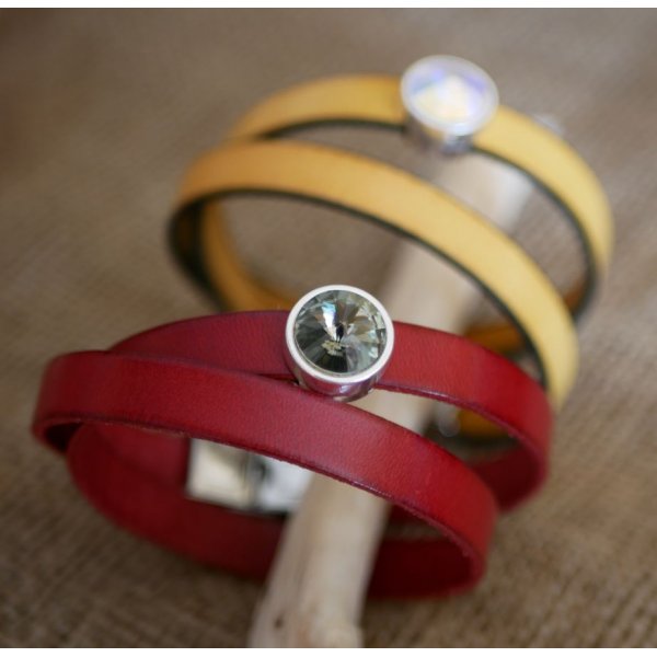 Lederen armband vrouw dubbele bochten te personaliseren versierd met een Swarovski kristal cabochon 