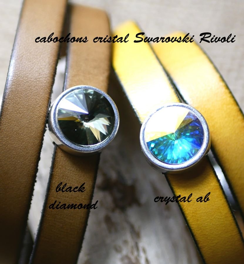 Lederen armband vrouw dubbele bochten te personaliseren versierd met een Swarovski kristal cabochon 