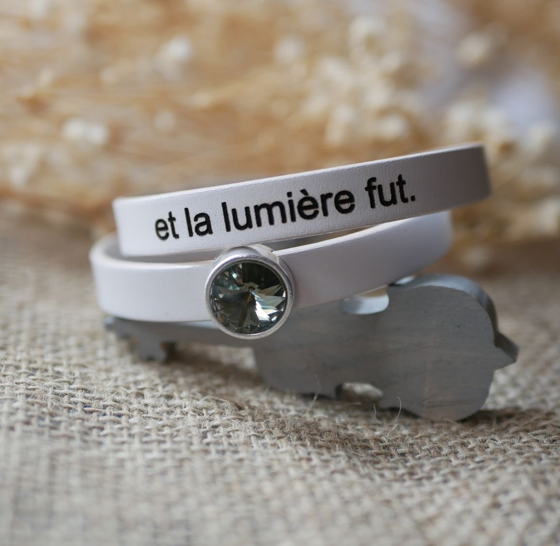 Lederen armband vrouw dubbele bochten te personaliseren versierd met een Swarovski kristal cabochon 
