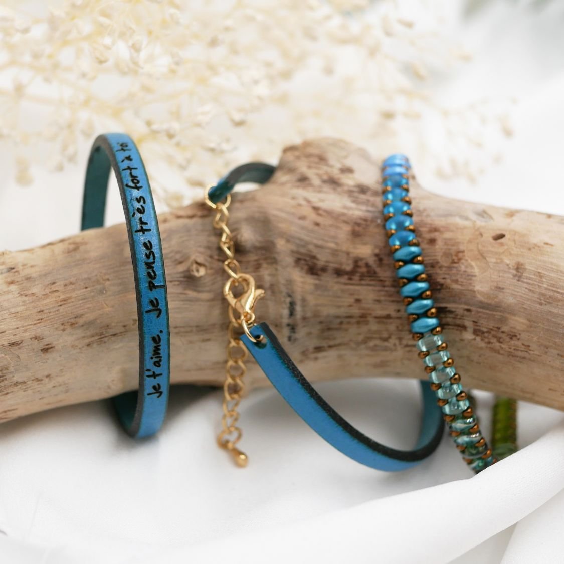 Lederen armband voor vrouwen te personaliseren door gravure met gouden ketting