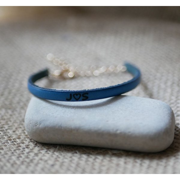 Lederen armband voor vrouwen te personaliseren door gravure met gouden ketting