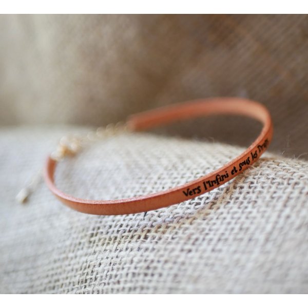 Lederen armband voor vrouwen te personaliseren door gravure met gouden ketting