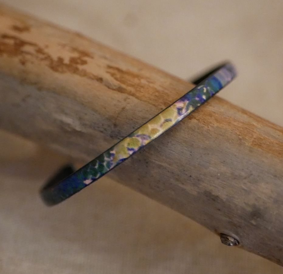 Vrouwenarmband van fijn leder met impressionistische print