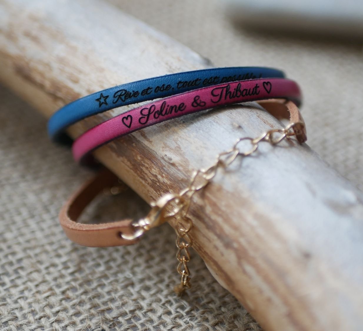 Lederen armband voor vrouwen te personaliseren door gravure met gouden ketting