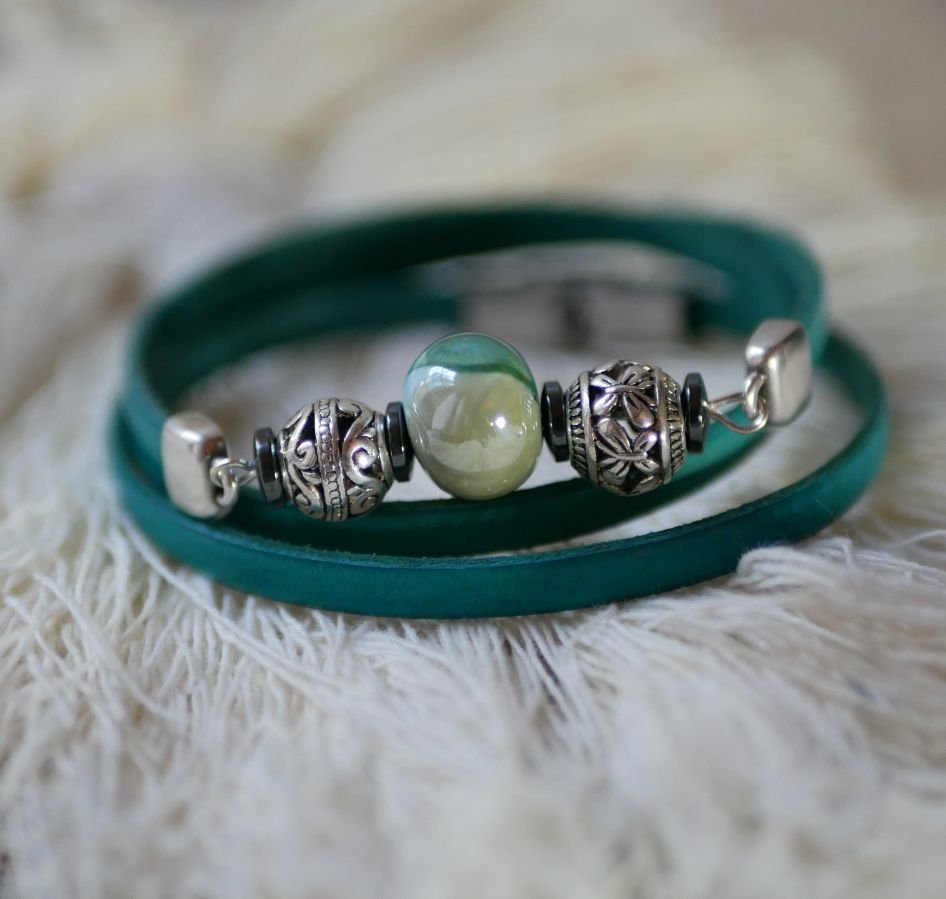 Lederen armband met parels voor vrouwen, turkoois groen, te personaliseren 