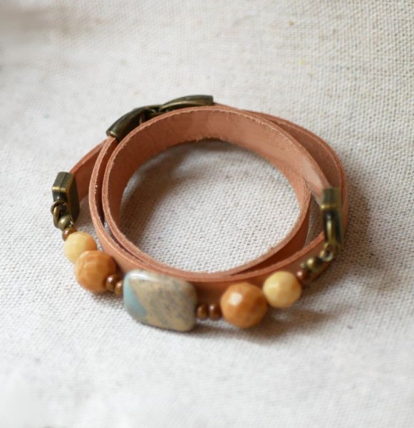 Lederen en beige parels armband voor vrouwen om te personaliseren 