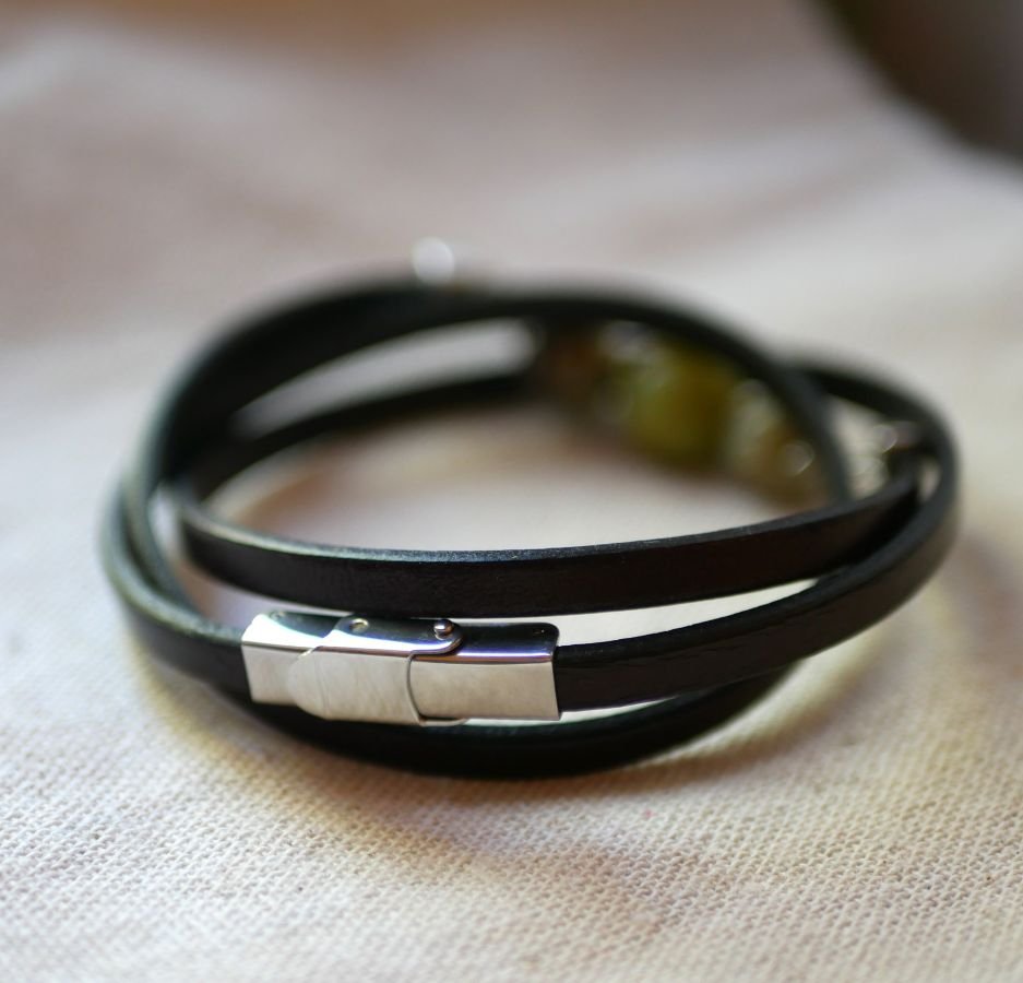 Leder en parels armband Olivine drievoudige draai om te personaliseren 