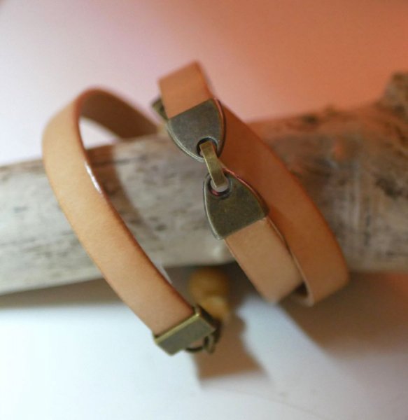 Lederen en beige parels armband voor vrouwen om te personaliseren 